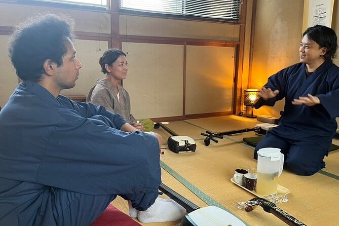 Shamisen Discovery in Kyoto 【Group】 - The instrument, the bachi, and the first sounds