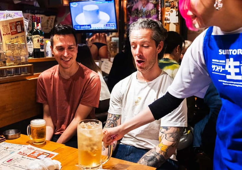 Shinjuku: Food Tour - 15 Dishes at 4 local eateries - The guides make the difference