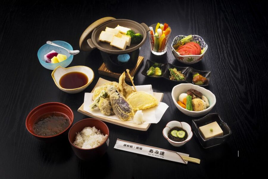 Sumida River: Japanese Traditional Yakatabune Dinner Cruise - Odaiba, Rainbow Bridge, and Tokyo Bay after dark