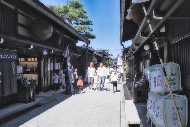 Takayama and Shirakawago/Photoshoot by professional photographer - Why this photo tour makes sense from Kanazawa
