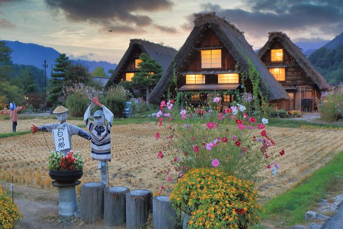 Takayama and Shirakawago/Photoshoot by professional photographer - The Ogimachi viewpoint and the uphill walk