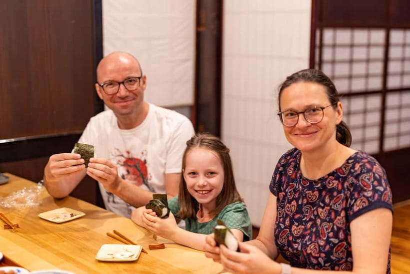 Takayama: Onigiri and miso soup making at a buddhist temple - Cooking onigiri inside a Takayama temple