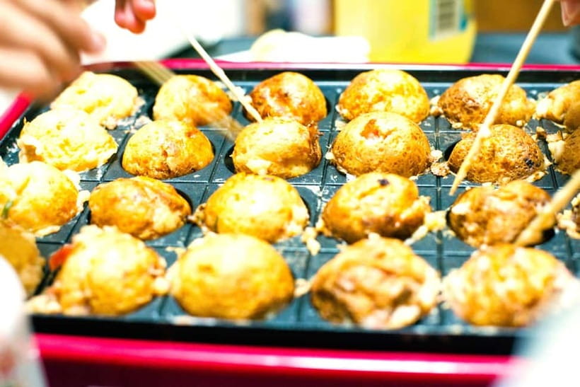 Takoyaki cooking experience in Kabukicho, Shinjuku - Why the small group makes a difference
