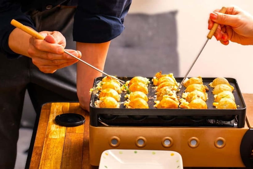 Takoyaki cooking experience in Kabukicho, Shinjuku - Finding the meeting point from Shinjuku Station