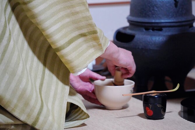 Tea ceremony by the tea master in Kyoto SHIUN AN - Entering the room and reading the details