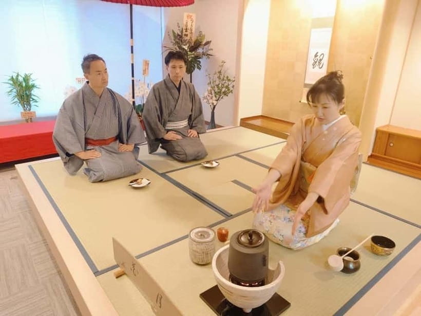 Tea ceremony experience in Japanese-style room 60min - The building and photo opportunities