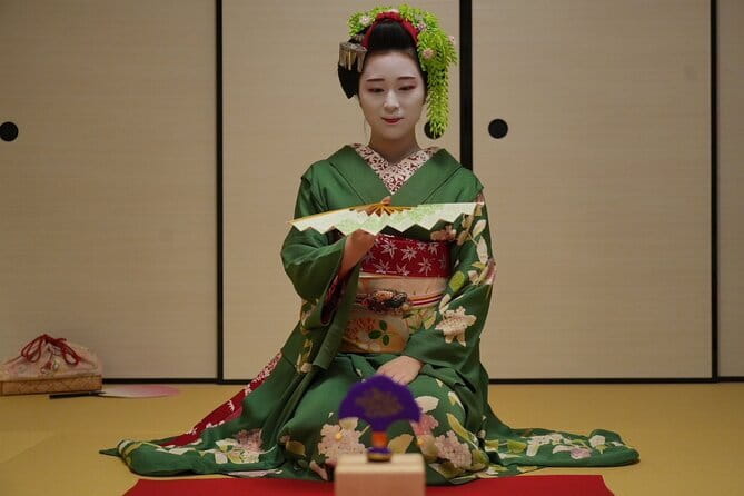 The Art of Geisha: Exclusive Show & Gion Walking Tour - Tea, snacks, and a traditional performance