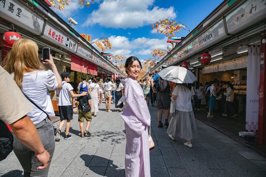 Tokyo: 1-Hour Private Photoshoot - The photographers and the human side of the session