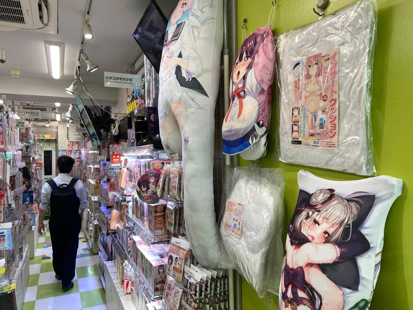 Tokyo: Akihabara Private Hentai Tour - Coffee and desserts at Super Kawaii Maid Cafe