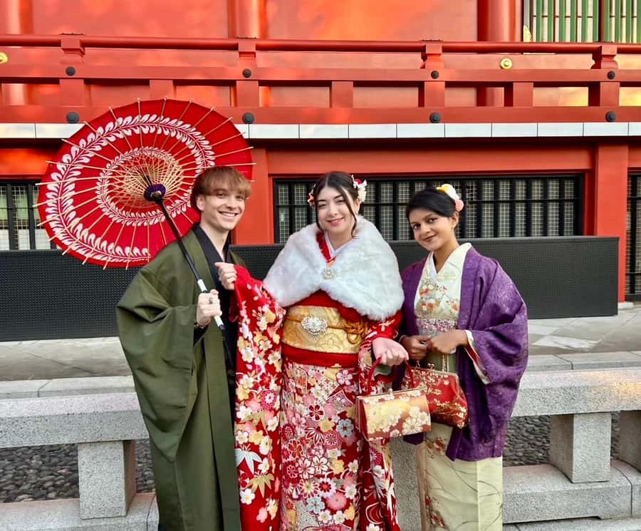 Tokyo: Asakusa Kimono Rental Experience - Choosing a Kimono Three Minutes from Sensoji