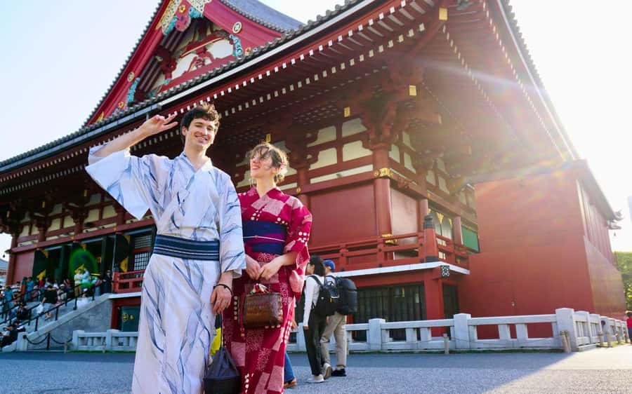 Tokyo: Asakusa Kimono Rental Experience - Walking from the Shop to Sensoji Temple