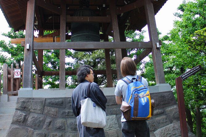 Tokyo: Asakusa Walking Tour with Japanese Comedian - Kaminarimon Gate, Asakusa’s famous entrance
