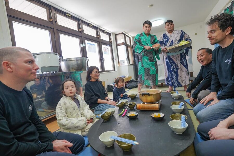 Tokyo: Authentic Sumo Wrestling Experience with Lunch - Asking questions over lunch