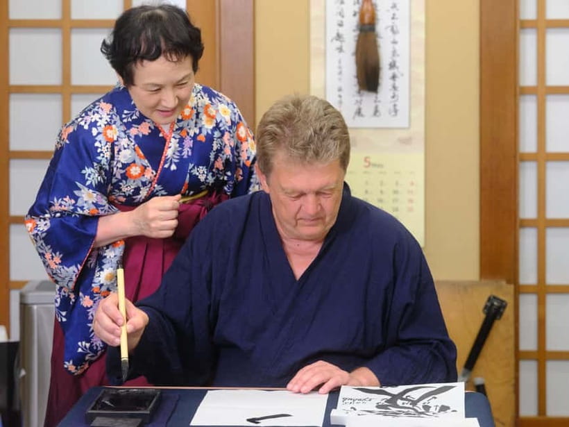 Tokyo: Calligraphy Experience with yukata or Samue - Changing into yukata or samue