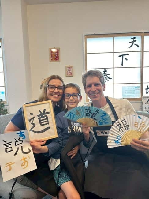 Tokyo:Calligraphy &Make your original folding fan in Asakusa - Starting with hiragana, kanji, and Japanese writing culture