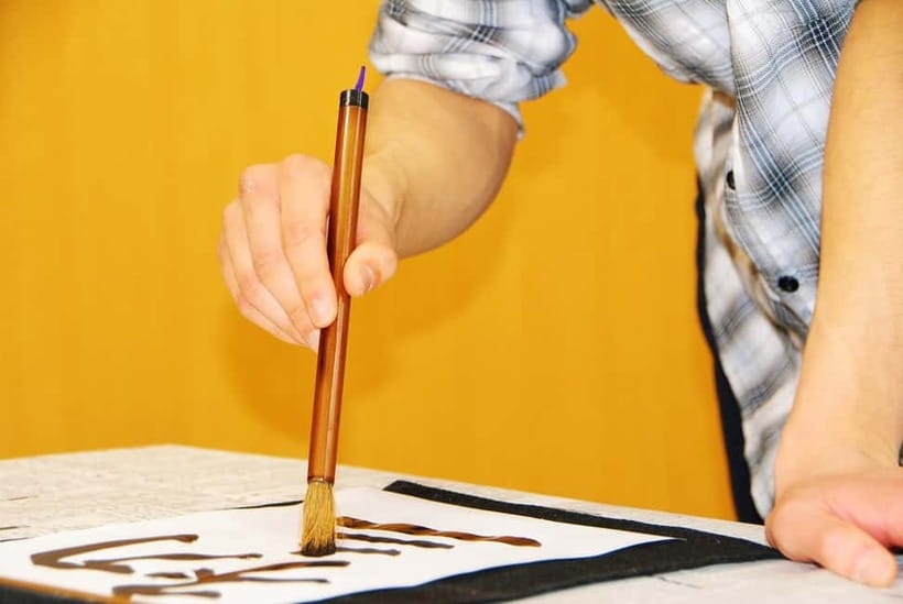 Tokyo: Calligraphy Workshop Craft Your Own Art in Asakusa - Traditional Brushes and the Fude Pen