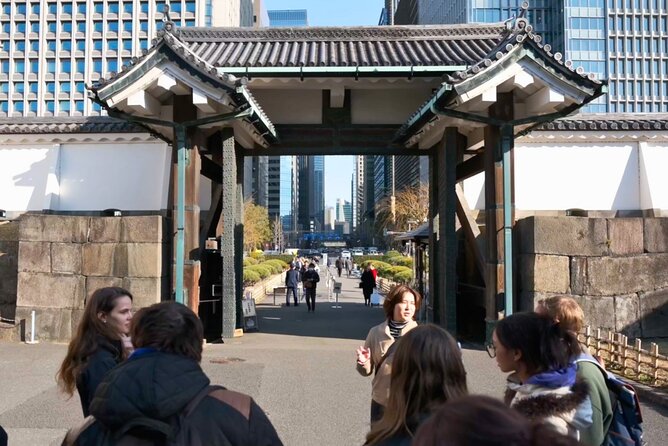 Tokyo Castle, Imperial Palace, Shogun & Garden Walking Tour - The guide makes the difference