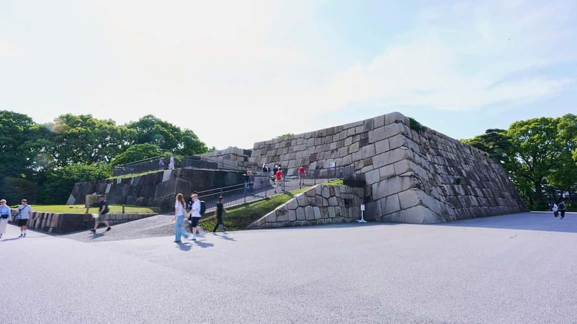 Tokyo Castle & Imperial PalaceーShogun Walking Tour - What the $23 price really buys you