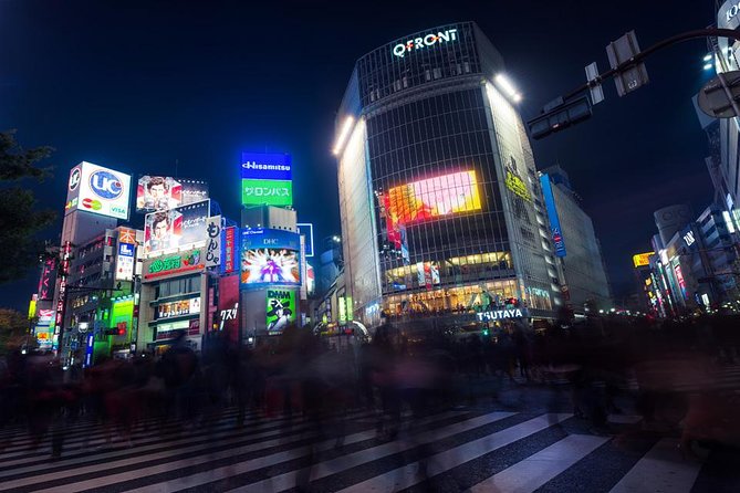 Tokyo Cyberpunk Street Photo Tour - Shibuya at night: people become the moving subject