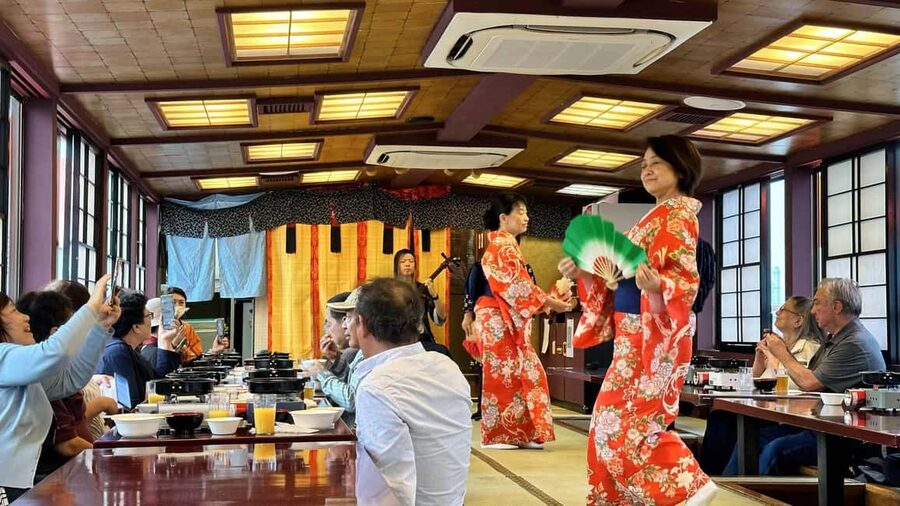 Tokyo Dinner Cruise & Tradition Show & Drinks & Tokyo Tower - The Tokyo Tower finale at 150 meters