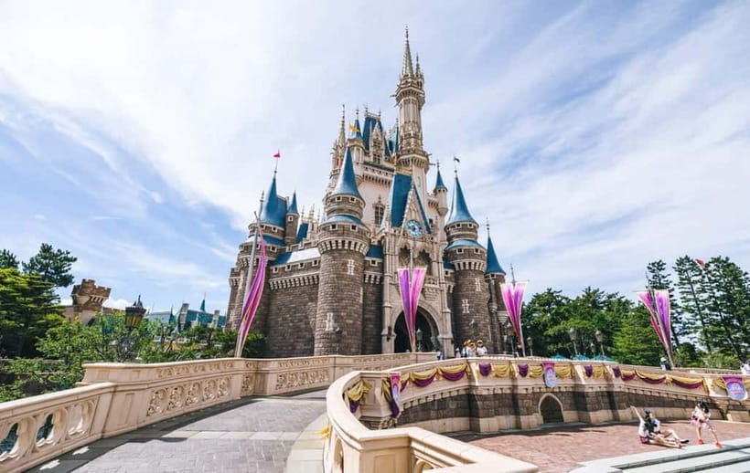 Tokyo Disneyland: 1-Day Entry Ticket and Private Transfer - Seven Lands, Shows, and Seasonal Details