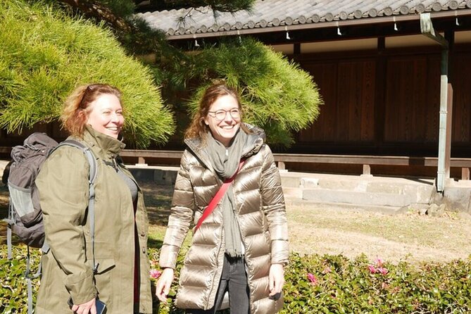 Tokyo: Edo Castle & East Garden of the Imperial Palace Tour - Stories make the castle ruins easier to read