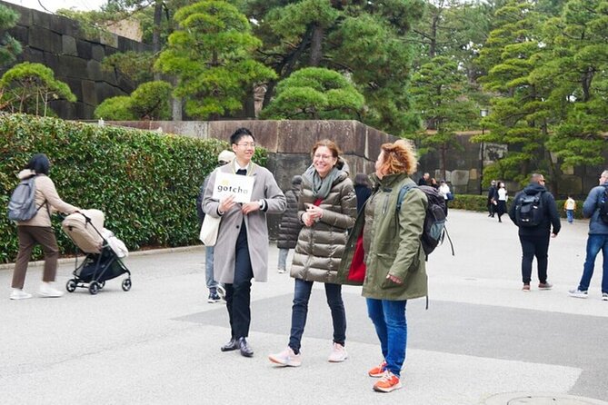 Tokyo: Edo Castle & East Garden of the Imperial Palace Tour - The guides are the main reason to choose a tour