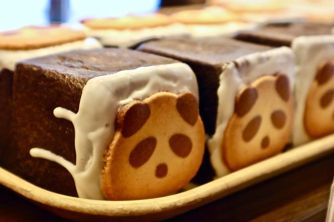 Tokyo: Food Tour in Ueno with 10+ Tastings of Japanese Classics - A Shinto shrine with Tokugawa connections