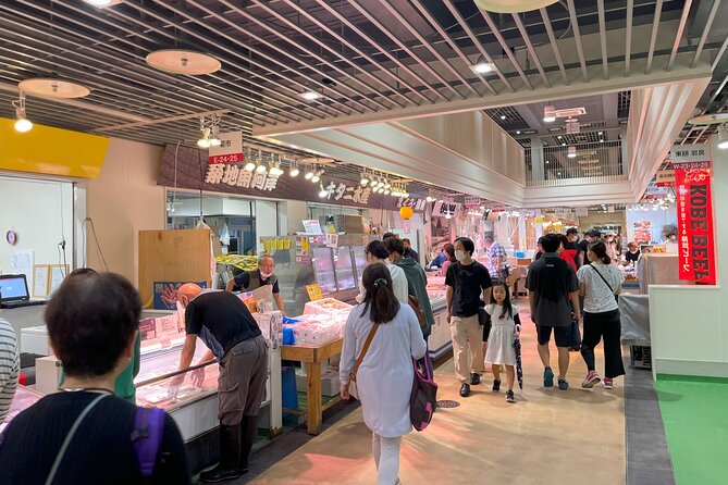 Tokyo Food Tour Taste Fresh Delights at Tsukiji Market - A walk through shops, stalls, and local routines
