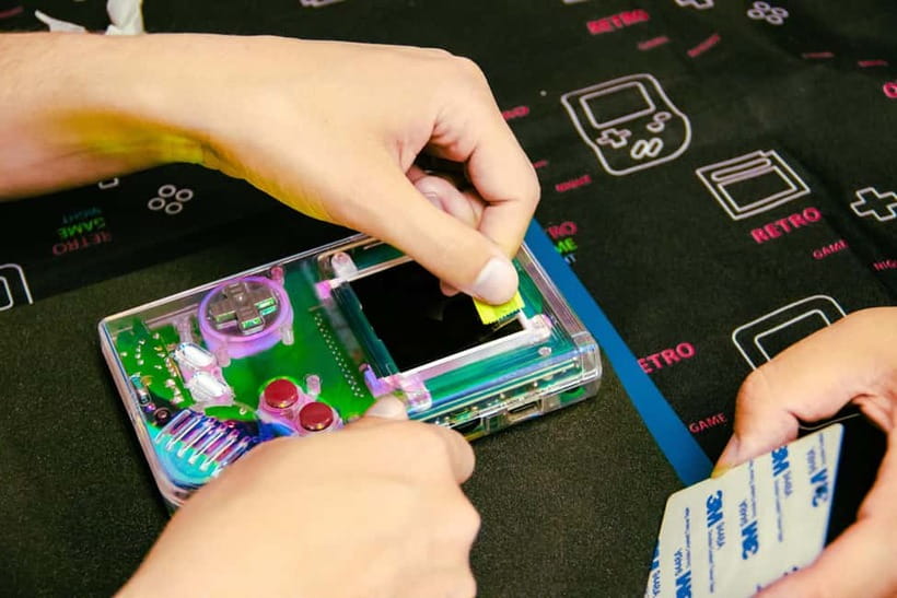Tokyo: Gameboy Mod Workshop at Akihabara - Rebuilding and testing your custom console
