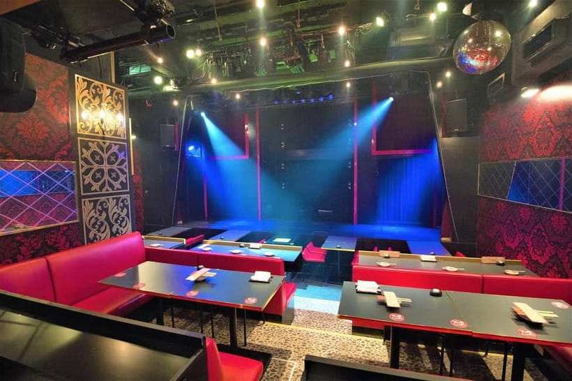 Tokyo GINZA: KONPARU Japanese Cabaret Show with Drink - Meeting the dancers before the curtain
