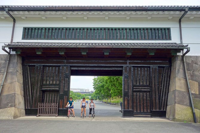 Tokyo Guided Small-Group Biking Tour - Zojo-ji Temple and Tokyo Tower