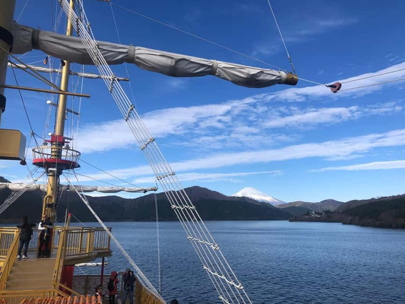 Tokyo: Hakone Fuji Day Tour w/ Cruise, Cable Car, Volcano - The coach ride and the morning departure