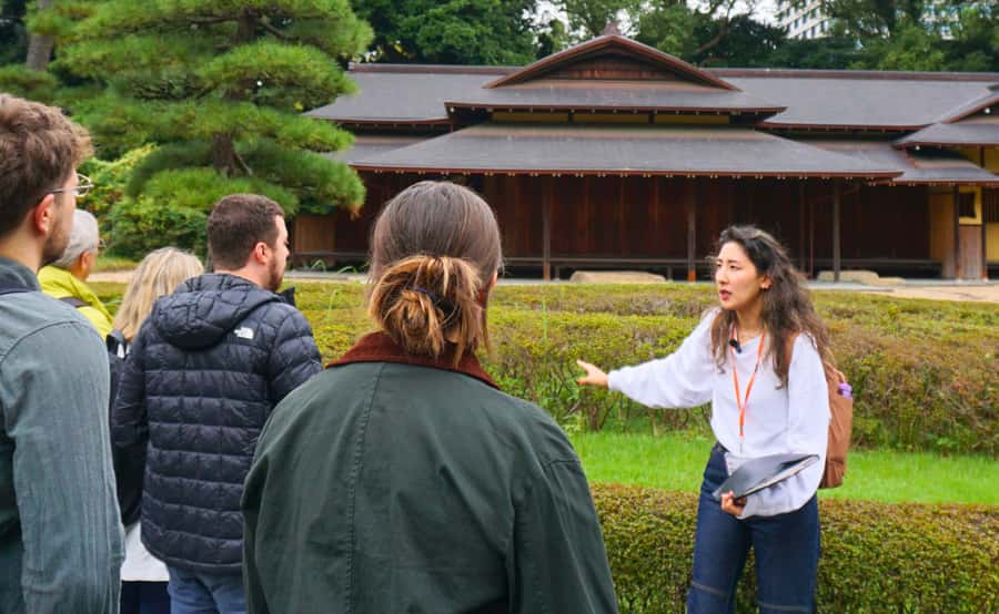 Tokyo: Imperial Palace Japanese History Walking Tour - Passing through Otemon Gate