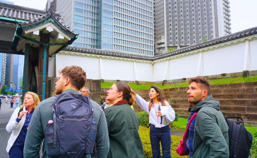 Tokyo: Imperial Palace, the history of Japan (ENGLISH GUIDE) - Who should book this palace walk?