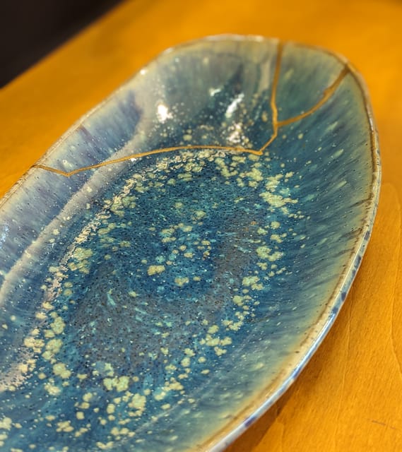 Tokyo: Kintsugi Art Repair Workshop - Repairing cracks, filling gaps, and adding color