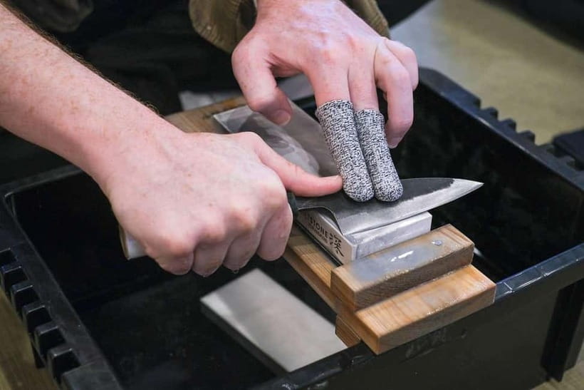 Tokyo: Knife Making Workshop (Sharpening, Engraving) - The quiet work of sharpening