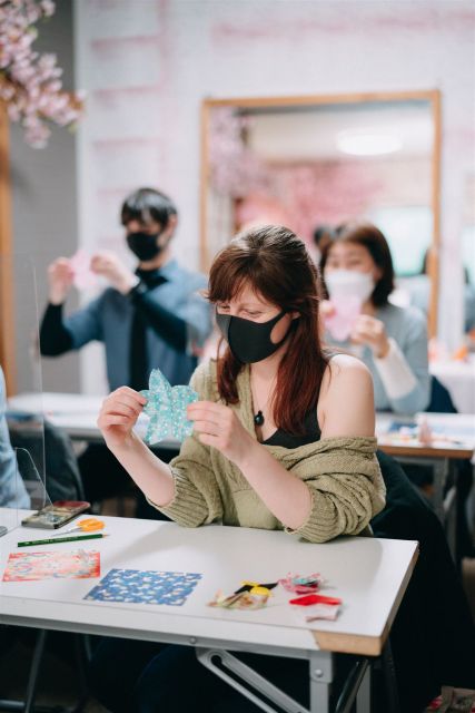 Tokyo: Learn Traditional Origami with a Local - Meeting Manami and choosing your designs