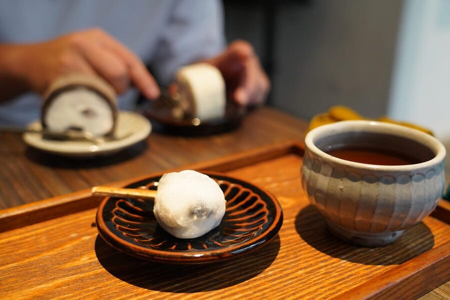 Tokyo: Local Foodie Adventure near Roppongi - Walking, weather, and practical comfort