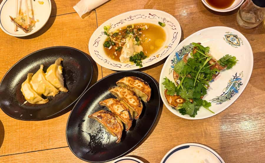 Tokyo: Locals´ Secret Food Tour // Eat like a Japanese - Second stop: gyoza with choices of flavor