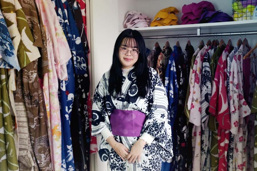 Tokyo: Matcha and Kimono Experience - Whisking your own bowl with traditional tools