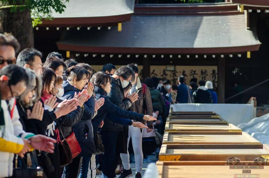 Tokyo: Meiji Jingu, Harajuku, Shibuya, and Shijuku Tour - Shinjuku after dark, or before the evening rush