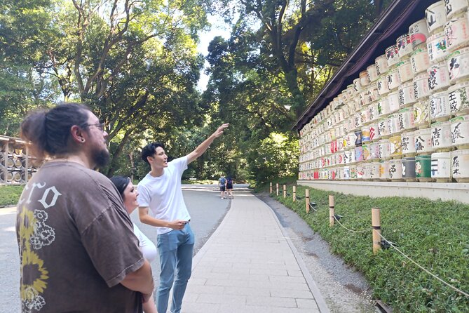 Tokyo: Meiji Shrine and Shinto Culture Walking Tour - Meeting near Harajuku and entering through the torii