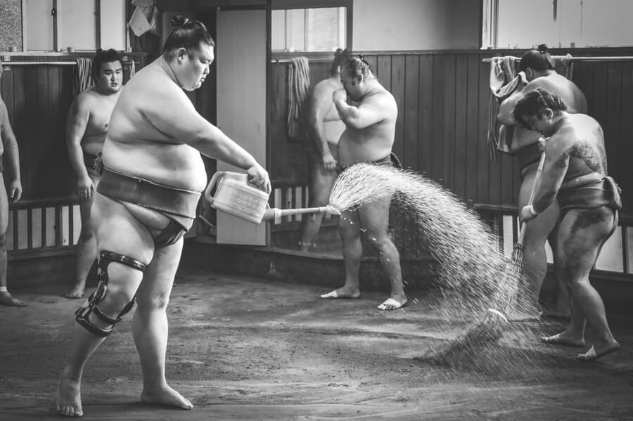 Tokyo: Not a show- a professional sumo practice with experts - Photos with the wrestlers