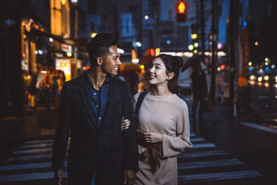 Tokyo: Photo Shoot with a Private Vacation Photographer - How the photographer helps you look natural