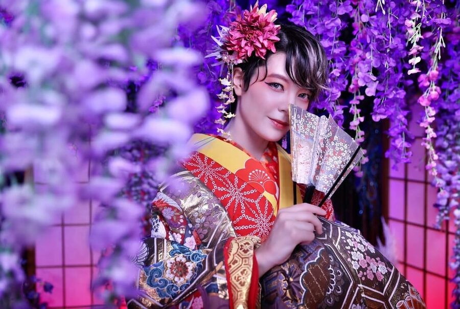 Tokyo: Private Makeover Photography Studio in Luxury Kimono - A theatrical kimono session, not a street rental