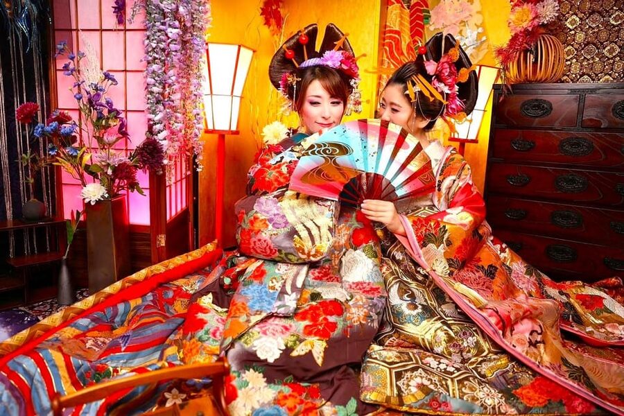 Tokyo: Private Makeover Photography Studio in Luxury Kimono - Starting in Asakusa at Irodori Photo Studio