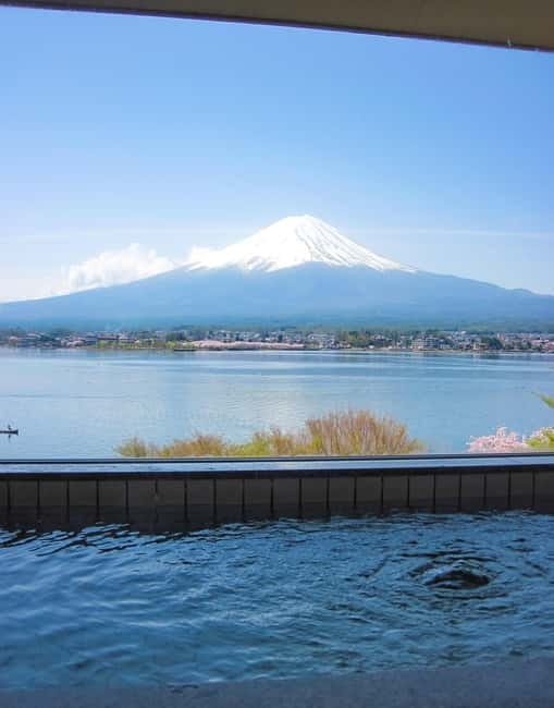 Tokyo: Private Mt. Fuji Luxury Day Tour – Fully Customizable - Oshino Hakkai and traditional village scenery