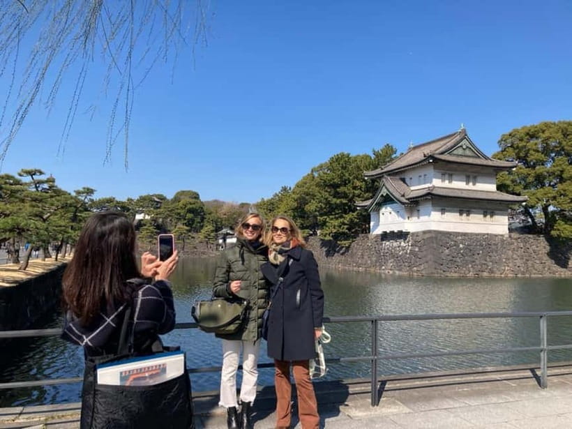 Tokyo: Pvt. Tour - Edo Castle & Imperial Palace East Gardens - Ninomaru Garden and seasonal flowers