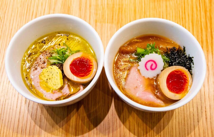 Tokyo: Ramen Tasting Tour with 6 Mini Bowls of Ramen - The guide makes the difference
